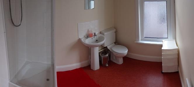 Picture of one of the shower rooms at this Plymouth student house